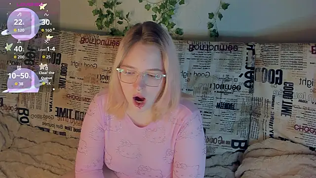 Snapshot of Manic_pixie_ chatting on 09/19/25, 03:56 Manic pixie online show from 09/19/25, 03:56