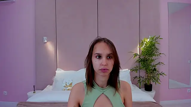 SandraTucker online show from 11/10/25, 03:27