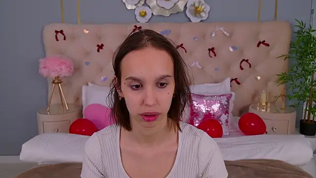 SandraTucker online show from 02/09/26, 02:48