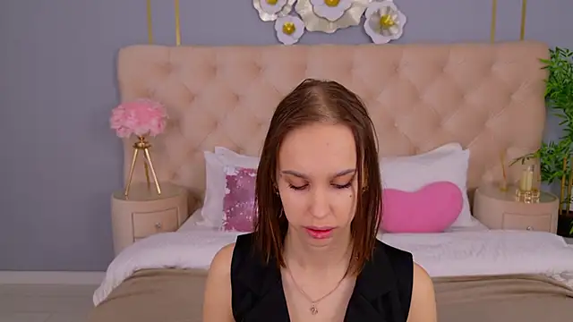 SandraTucker online show from 03/29/26, 02:55