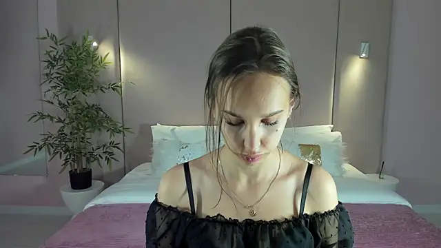 SandraTucker online show from 06/09/26, 02:34