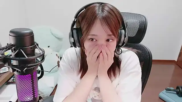 Snapshot of mio7635 chatting on 07/14/26, 12:11 mio7635 online show from 07/14/26, 12:11