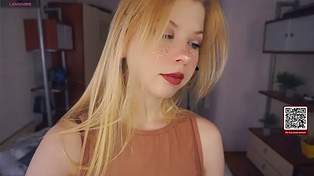 LynetHakes online show from 09/27/25, 04:06