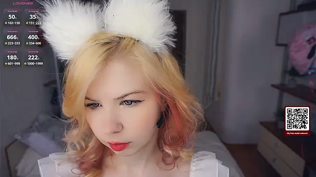 LynetHakes online show from 11/13/25, 04:22