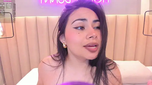 Naomymonroe  online show from 09/18/25, 09:50