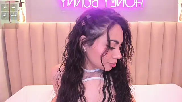 Naomymonroe  online show from 11/25/25, 09:48