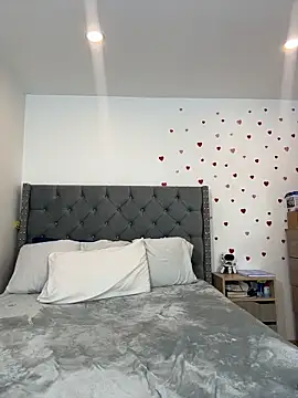 KarlaWild online show from 05/17/26, 04:14