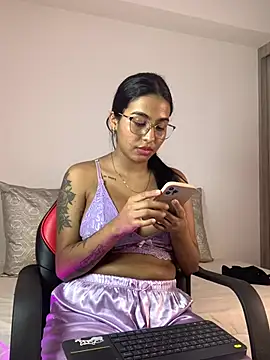 Snapshot of genesissara chatting on 02/24/25, 01:57 genesissara online show from 02/24/25, 01:57