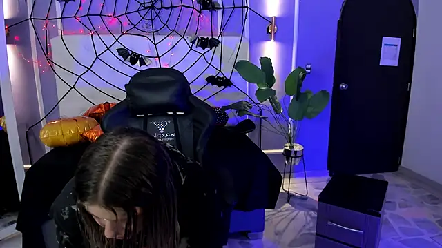 alaia greyy online show from 11/04/25, 12:37