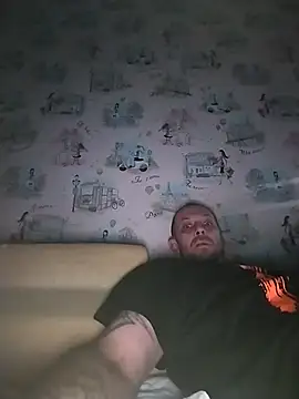 Snapshot of MaxDevilWhite chatting on 12/19/25, 07:32 MaxDevilWhite online show from 12/19/25, 07:32