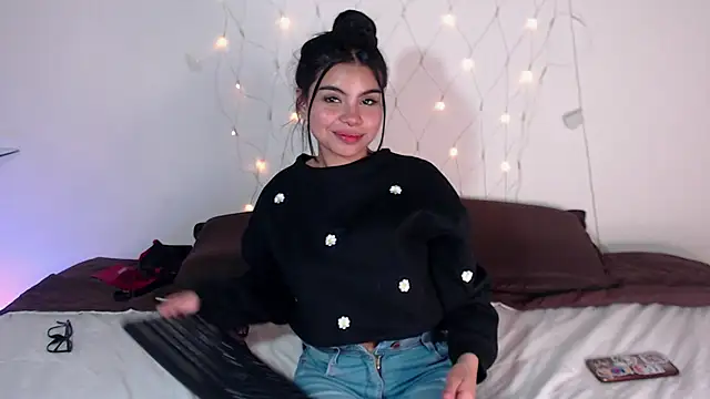 saray  jones online show from 03/19/25, 07:38