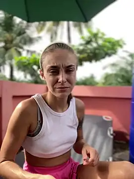 Snapshot of White_Lu chatting on 09/28/25, 02:06 White Lu online show from 09/28/25, 02:06