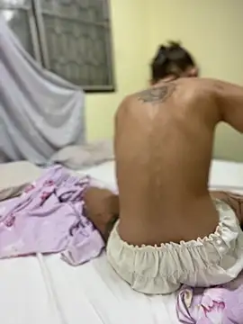 Snapshot of White_Lu chatting on 11/20/25, 02:34 White Lu online show from 11/20/25, 02:34