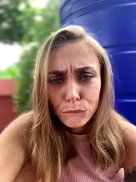 Snapshot of White_Lu chatting on 11/24/25, 02:11 White Lu online show from 11/24/25, 02:11