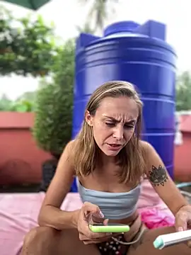 Snapshot of White_Lu chatting on 11/26/25, 02:12 White Lu online show from 11/26/25, 02:12