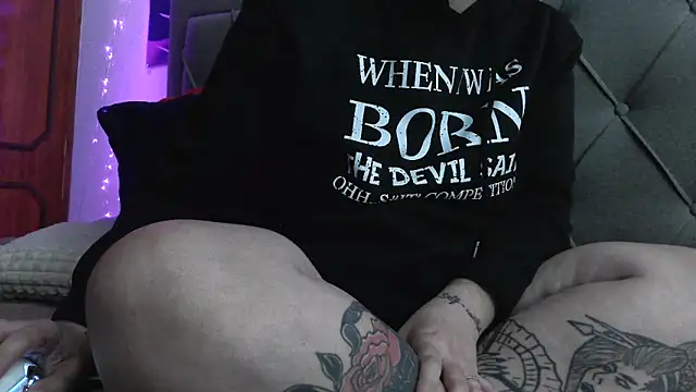 bunnyfox420 online show from 12/15/25, 06:23