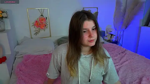 Snapshot of nawuwu chatting on 10/26/25, 06:52 nawuwu online show from 10/26/25, 06:52