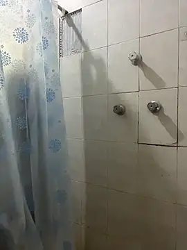 paullliliu online show from 10/12/25, 08:35