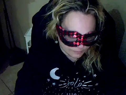 Snapshot of topina8 chatting on 03/06/25, 09:20 topina8 online show from 03/06/25, 09:20