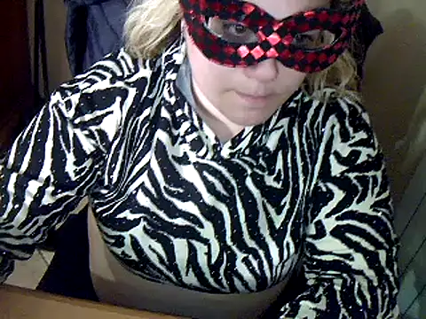 Snapshot of topina8 chatting on 03/10/25, 01:21 topina8 online show from 03/10/25, 01:21