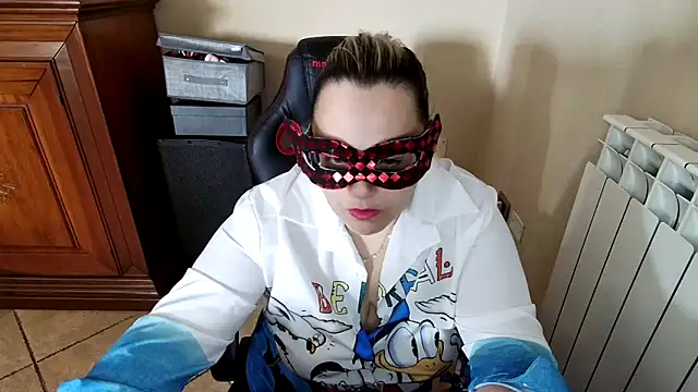 Snapshot of topina8 chatting on 03/12/25, 10:05 topina8 online show from 03/12/25, 10:05