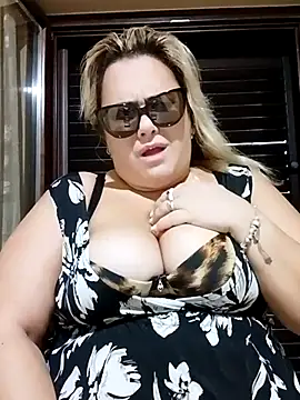 Snapshot of topina8 chatting on 09/12/25, 04:23 topina8 online show from 09/12/25, 04:23