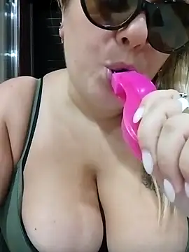 Snapshot of topina8 chatting on 09/23/25, 08:45 topina8 online show from 09/23/25, 08:45