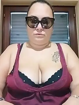 Snapshot of topina8 chatting on 10/11/25, 05:50 topina8 online show from 10/11/25, 05:50