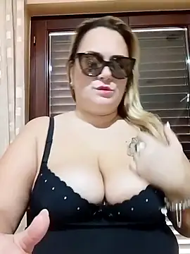 Snapshot of topina8 chatting on 11/15/25, 03:19 topina8 online show from 11/15/25, 03:19