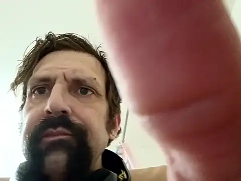 Johndis805 online show from 10/31/25, 01:56