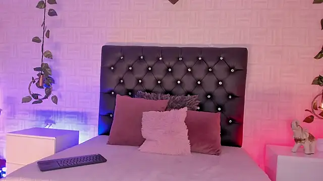 Hannah Jonhson online show from 02/04/25, 03:26