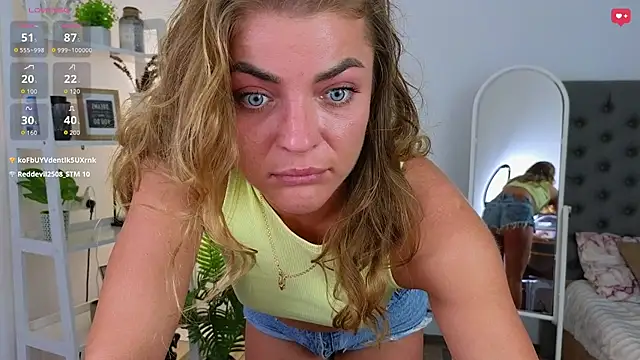 Donna Sun online show from 09/28/25, 09:03