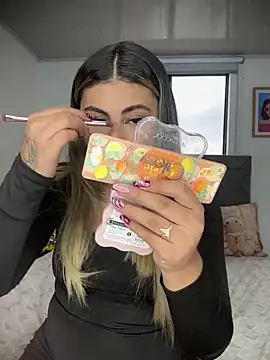 MeganCrow online show from 12/18/25, 09:43