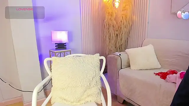 alana rossetti online show from 07/08/26, 12:09