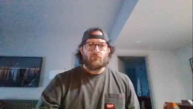 Snapshot of rrunner7718 chatting on 03/18/25, 02:04 rrunner7718 online show from 03/18/25, 02:04