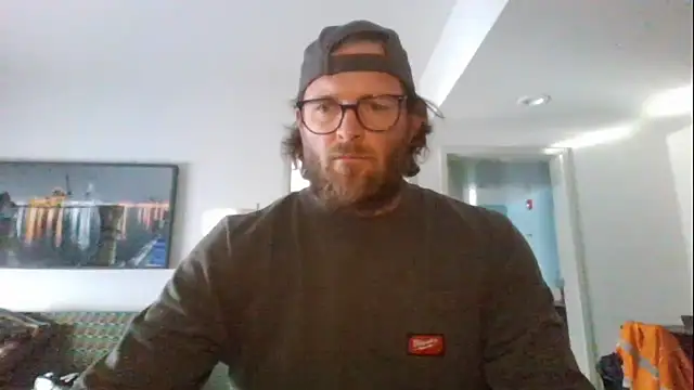 Snapshot of rrunner7718 chatting on 03/18/25, 10:04 rrunner7718 online show from 03/18/25, 10:04