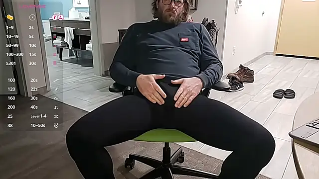 Snapshot of rrunner7718 chatting on 03/20/25, 02:19 rrunner7718 online show from 03/20/25, 02:19