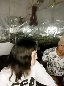 parejarica420 online show from 05/05/26, 05:21