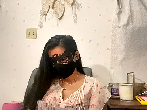 Snapshot of desiiiinigal chatting on 10/26/25, 06:58 desiiiinigal online show from 10/26/25, 06:58