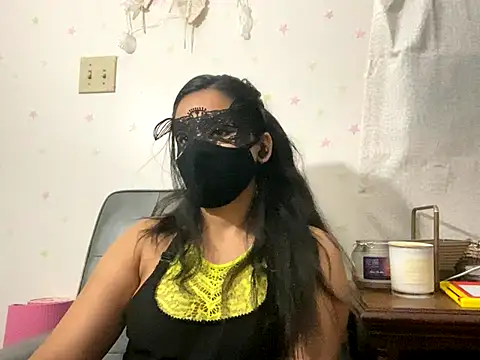 Snapshot of desiiiinigal chatting on 10/28/25, 12:03 desiiiinigal online show from 10/28/25, 12:03