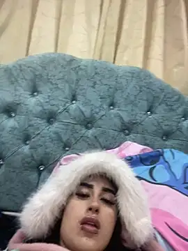 Girl milk7 online show from 03/17/25, 11:21