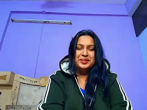 Snapshot of Sophia_James chatting on 02/08/25, 03:21 Sophia James online show from 02/08/25, 03:21