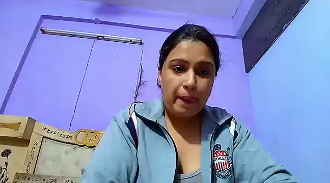 Snapshot of Sophia_James chatting on 03/21/25, 12:06 Sophia James online show from 03/21/25, 12:06