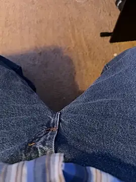 Snapshot of luiriv04 chatting on 02/03/25, 01:52 luiriv04 online show from 02/03/25, 01:52