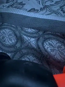 Snapshot of luiriv04 chatting on 02/28/25, 04:21 luiriv04 online show from 02/28/25, 04:21