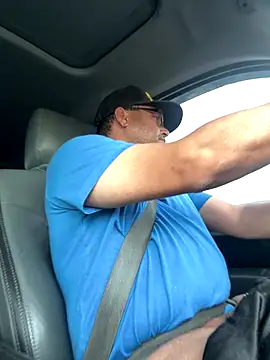 Snapshot of luiriv04 chatting on 09/20/25, 02:51 luiriv04 online show from 09/20/25, 02:51