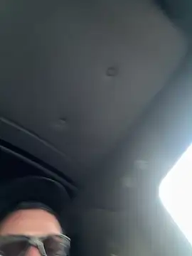 Snapshot of luiriv04 chatting on 10/24/25, 01:51 luiriv04 online show from 10/24/25, 01:51