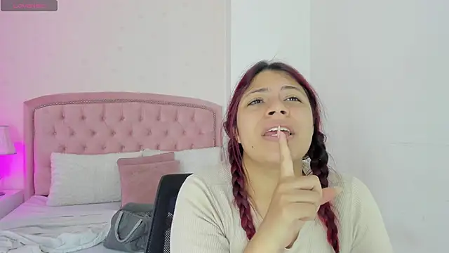 Snapshot of Kendall__Fox chatting on 10/26/25, 05:46 Kendall Fox online show from 10/26/25, 05:46