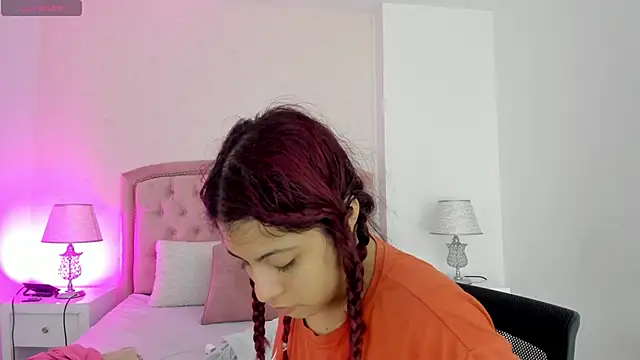 Snapshot of Kendall__Fox chatting on 10/27/25, 06:06 Kendall Fox online show from 10/27/25, 06:06