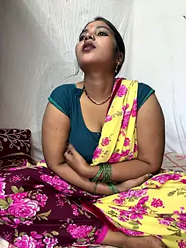 Snapshot of Simrandeshipp chatting on 01/19/26, 05:44 Simrandeshipp online show from 01/19/26, 05:44